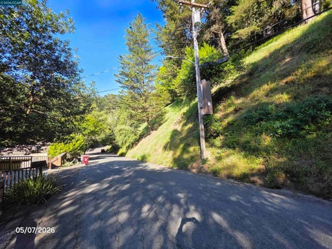 Photo of 6382 Longcroft Dr, Oakland, CA 94603 (MLS # 41133281)