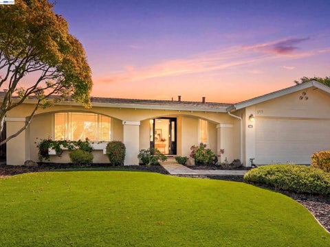 Photo of 5773 Shadow Ridge Dr DR, Castro Valley, CA 94552 (MLS # 41149461)