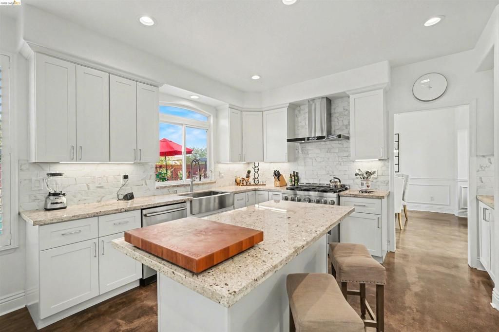 Photo of 2752 Placer Dr, Oakley, CA 94561 (MLS # 41130426)