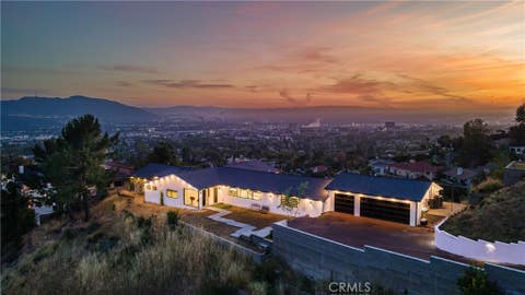 Photo of 1001 Via Alta, Burbank, CA 91501 (MLS # SR26171453)