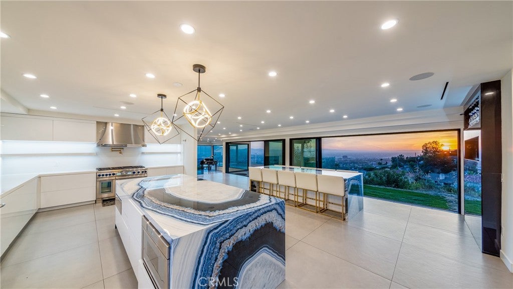 1001 Via Alta