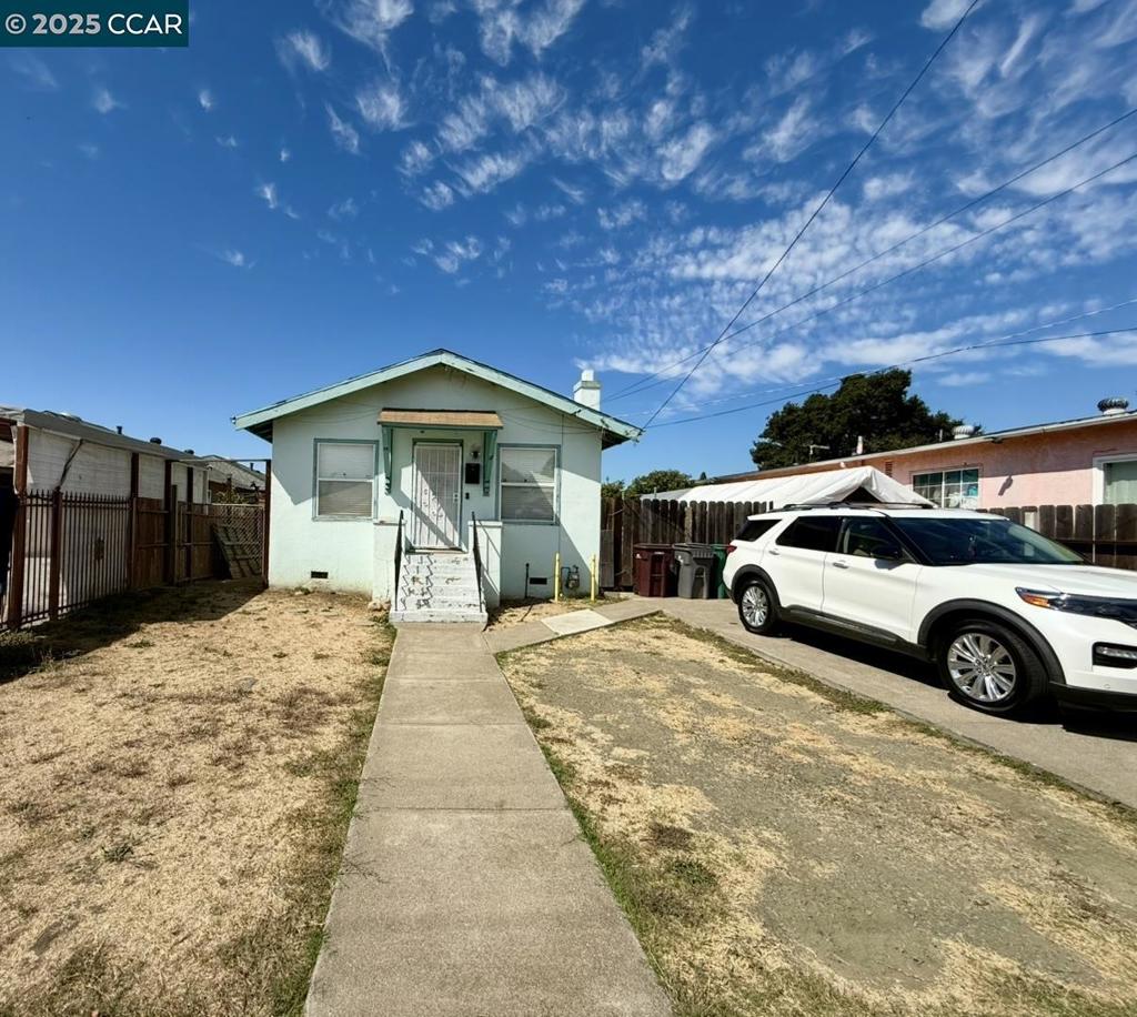 Looking for a Fixer! This 2 bedroom, 1 bath cute Bungalow with a huge lot has endless possibilities and potential. Great Opportunity for a first-time home buyer or investor. Easy access to 880 & 580. Property is being sold "AS IS"