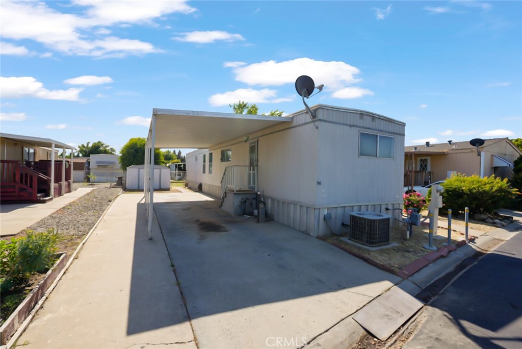 Welcome to this charming and move-in ready mobile home located in the desirable Merced Estates Mobile Home Park. This well-maintained 2-
bedroom, 2-bath residence features an open floor plan that seamlessly connects the kitchen and living areas, perfect for both relaxing and
entertaining. Conveniently situated just 2 miles from Golden Valley High School, Pioneer Elementary, and Weaver Middle School, this home is
ideal for families. You'll also enjoy easy access to the freeway, making commutes and travel a breeze. Step outside to a generously sized
yard and a large shed provides ample storage space for tools and seasonal items. As a resident of Merced Estates, you'll also have access to
community amenities including a sparkling swimming pool. Don't miss out on this wonderful opportunity to own an affordable, comfortable
home in a well-kept community.