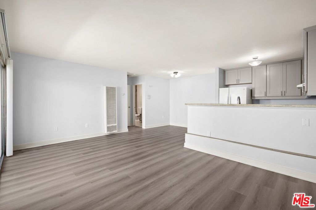 18530 Hatteras Street 115