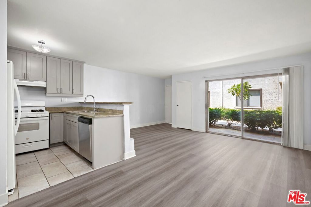 18530 Hatteras Street 115