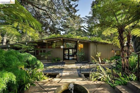 Photo of 2871 Morley Dr Dr, Oakland, CA 94611 (MLS # 41132782)