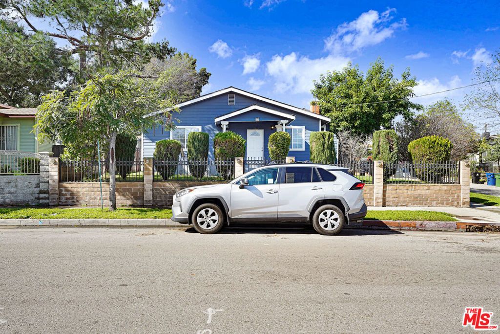 Photo of 829 N Avenue 53 Ave, Los Angeles, CA 90042 (MLS # 26654129)