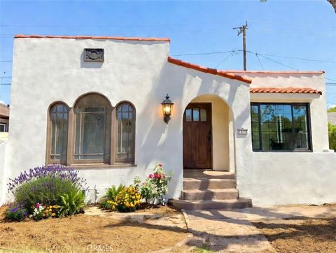 Photo of 1019 S Hickory St, Santa Ana, CA 92701 (MLS # CV26074994)