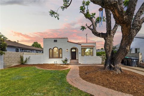 Photo of 1019 S Hickory St, Santa Ana, CA 92701 (MLS # CV26074994)