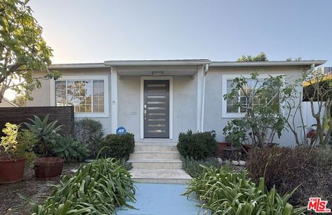 Photo of 2939 Oakhurst Avenue, Los Angeles, CA 90034 (MLS # 25600649)