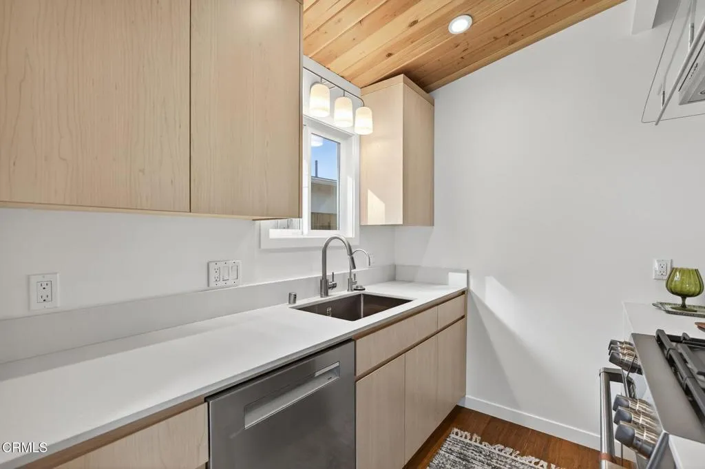 Ojai, California 93023, United States, 3 Bedrooms Bedrooms, ,1 BathroomBathrooms,Residential,Active,247562