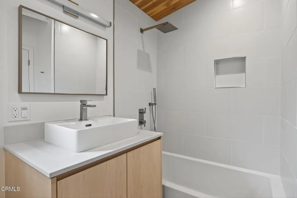 Ojai, California 93023, United States, 3 Bedrooms Bedrooms, ,1 BathroomBathrooms,Residential,Active,247562