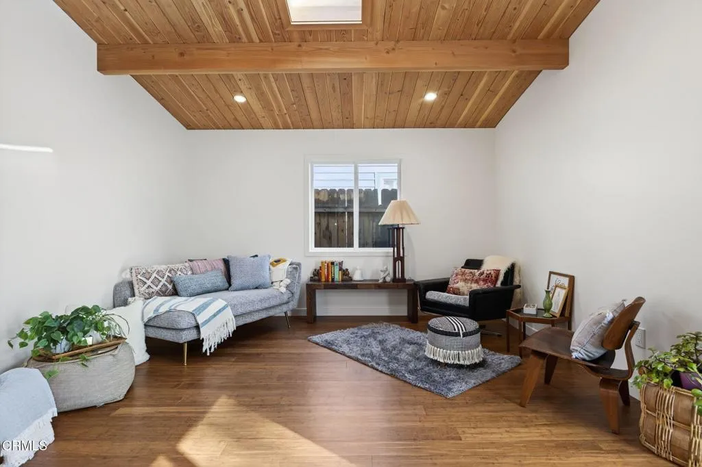 Ojai, California 93023, United States, 3 Bedrooms Bedrooms, ,1 BathroomBathrooms,Residential,Active,247562