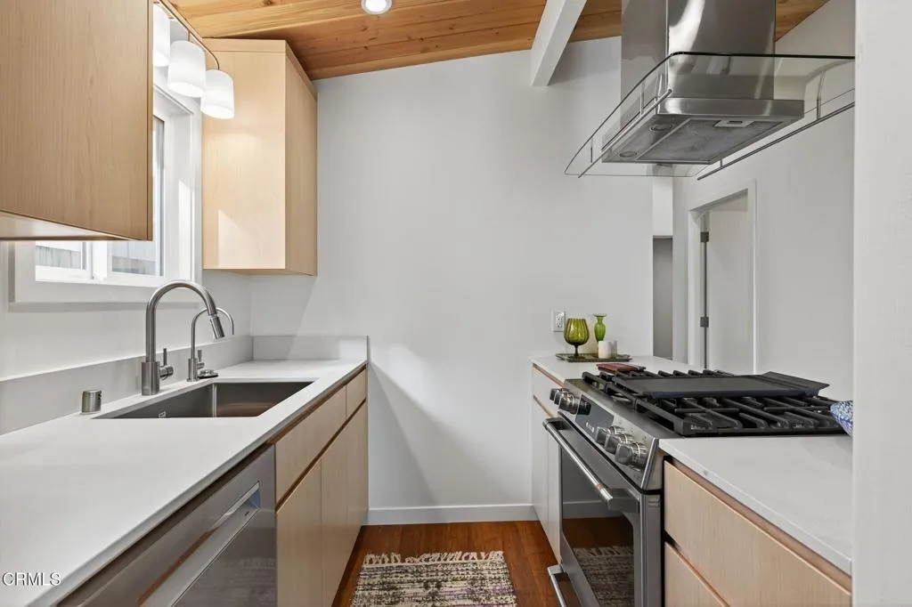 Ojai, California 93023, United States, 3 Bedrooms Bedrooms, ,1 BathroomBathrooms,Residential,Active,247562