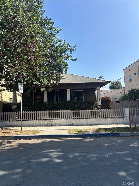Photo of 828 Maine Ave, Long Beach, CA 90813 (MLS # SB26046074)