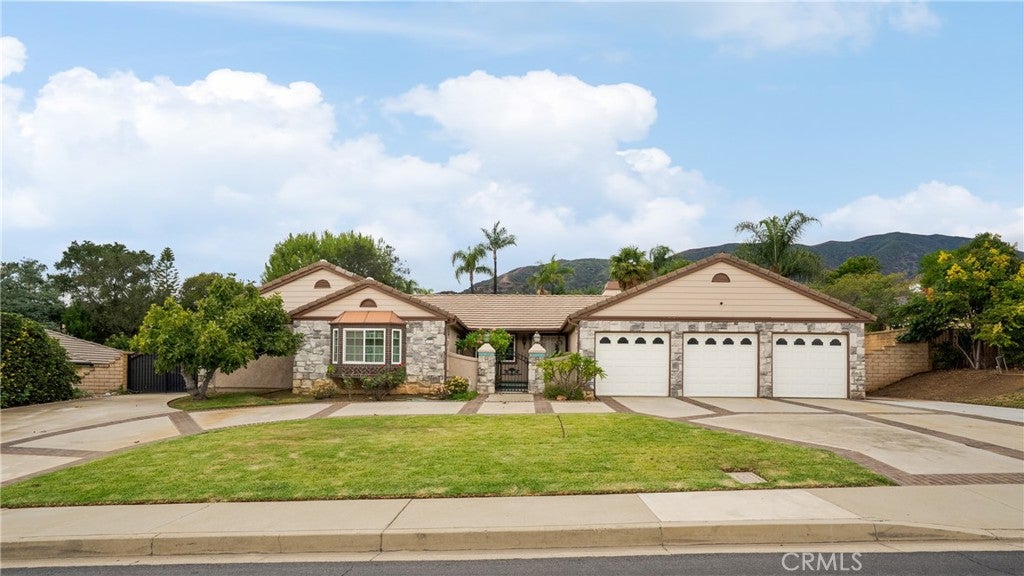2289 Golden Hills