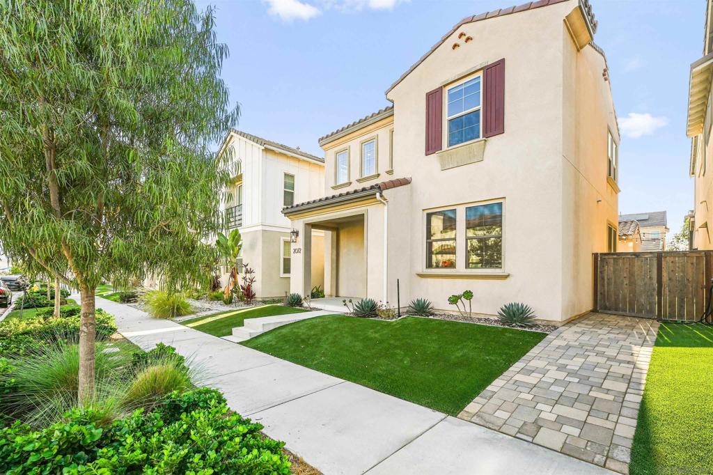 2072 Avenida Andanza