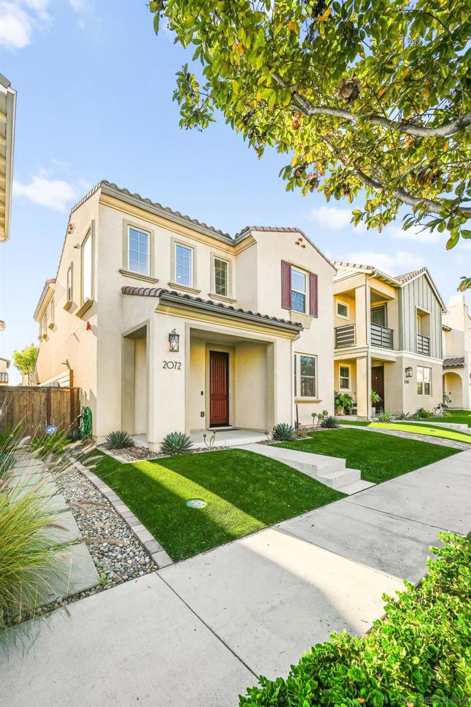 2072 Avenida Andanza