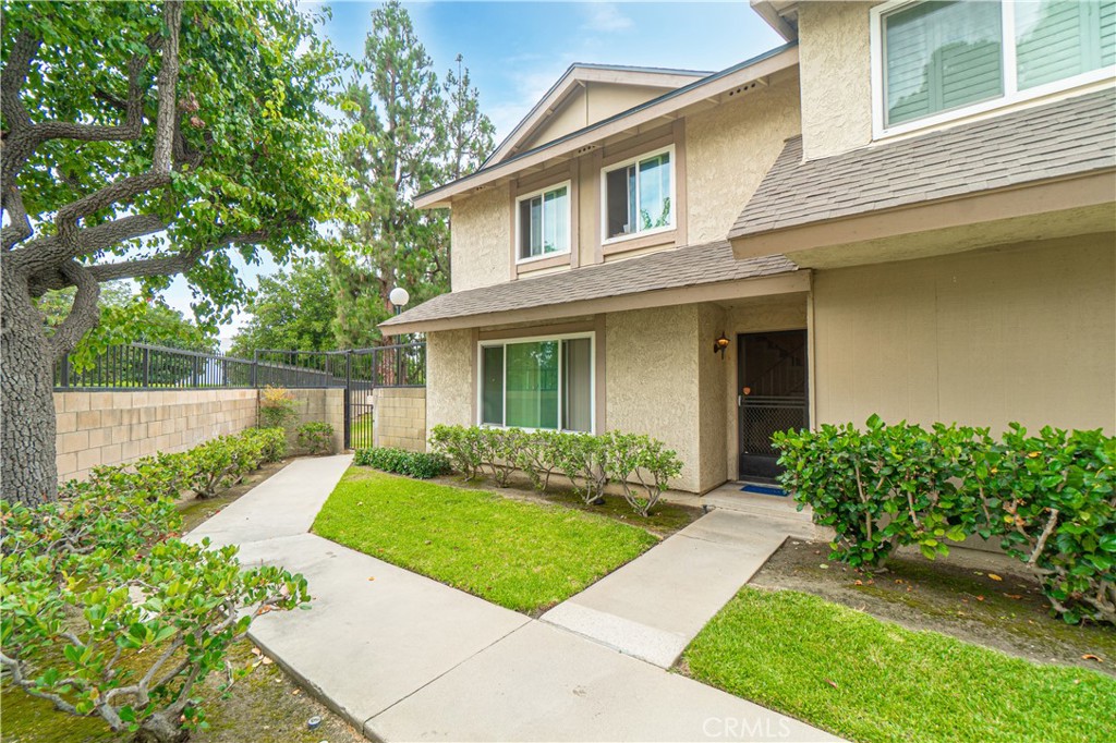 Welcome to this beautifully updated end-unit townhome featuring 3 bedrooms and 2.5 baths. Enjoy a spacious living room, open kitchen with dining area, and a private enclosed patio. The primary suite offers double sinks, a walk-in shower, and his-and-hers closets, laminate flooring, double paned wondows and sliding door to patio.
Additional perks include a two-car garage automatic garage door opener with laundry, hock ups, a sparkling community pool, hot tub, clubhouse, and lush, secure grounds including security cameras and gates. Comfort, style, and convenience—all in one place!