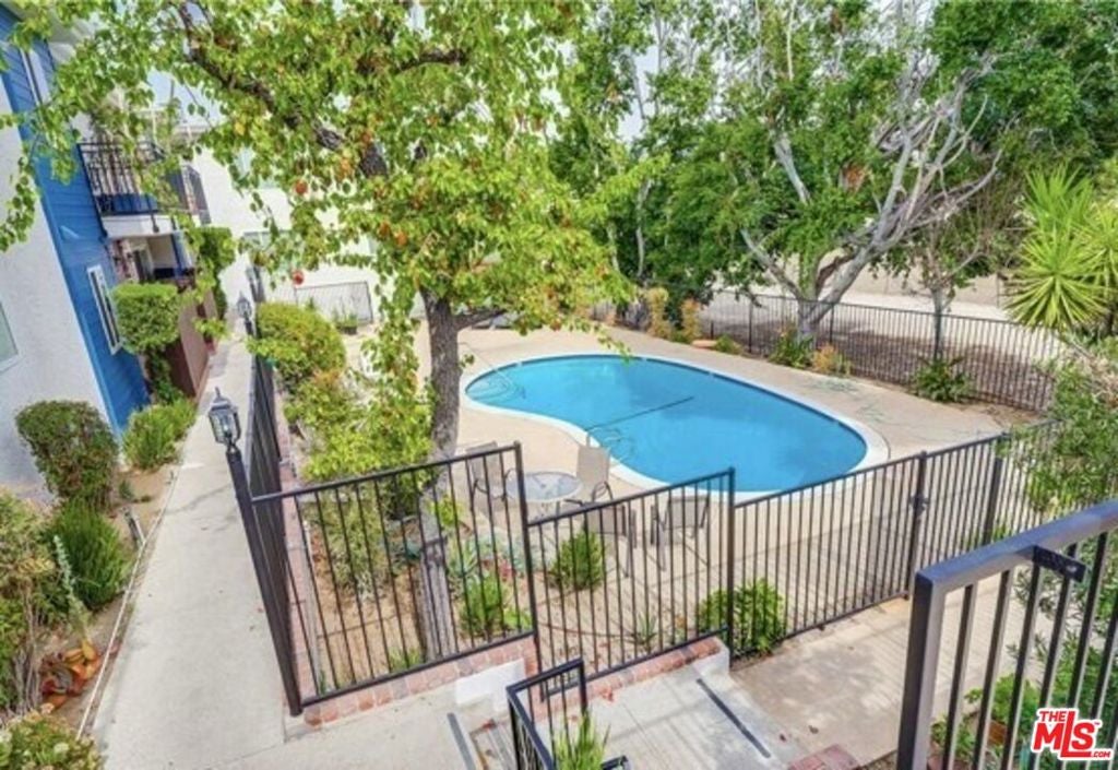 5252 Coldwater Canyon Avenue 207