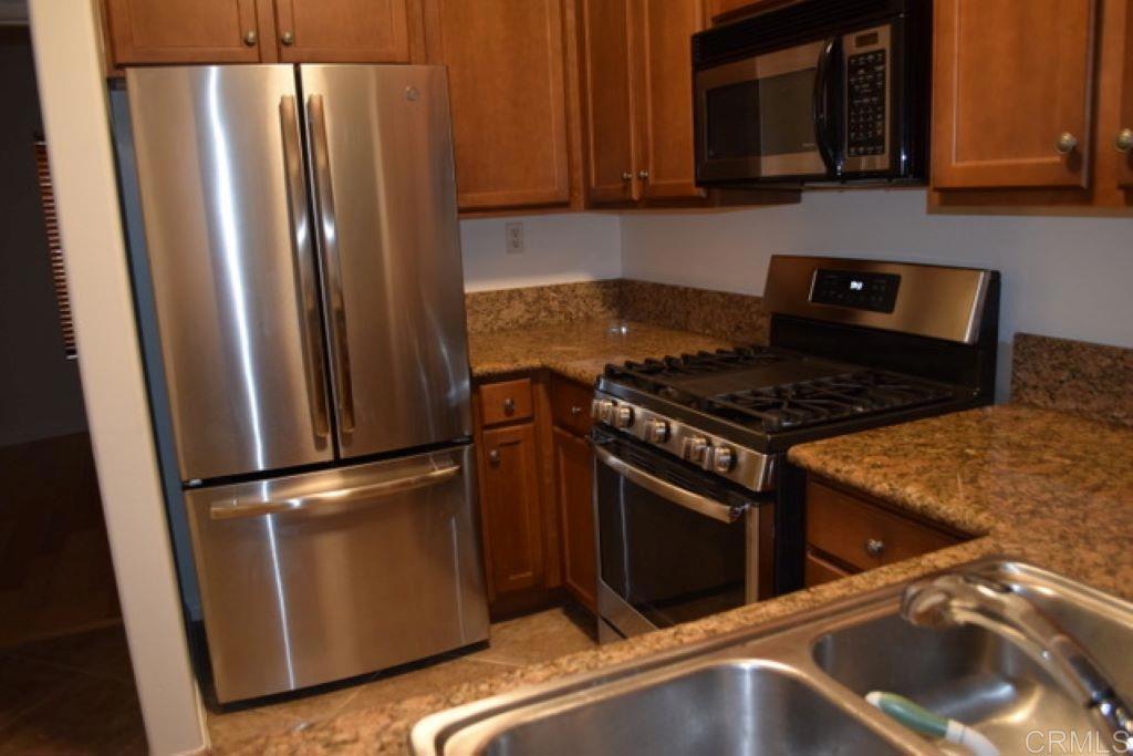 Gorgeous 2 level townhome in an gated complex. The roof top deck has south and west ocean views. Enjoy the stunning ocean views on your large roof top deck - great for entertaining and glorious sunsets. The rooftop deck is large enough for a large dining table and chaise lounges to enjoy the coastal climate. Features include 1400 sq. ft. with 2 bedrooms, an office and 3 full baths. The en-suite master bath has a separate shower and tub. Both master bedrooms and second bedroom have walk-in closets. Wait until you see the beautiful hardwood floors, granite counter tops, new refrigerator, washer/dryer, ceiling fans and 2 secure underground parking spaces with storage. Your in the heart of Bird Rock Village a seaside neighborhood within the larger community of La Jolla. There are many restaurants and shops you can walk too!