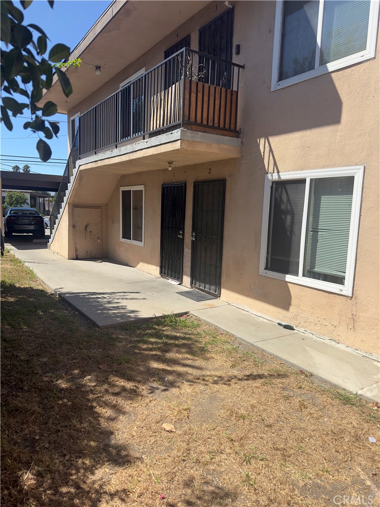 Spacious 2 bedroom, 1 bath apartment in Torrance. Fantastic location with convenient freeway access and walking distance to local shopping centers. Clean two bedroom, one bath ground floor unit in a 4 unit complex. Features include remodeled kitchen with granite counter and tile floors, laminate wood floors in dining room and two car parking in a covered carport. Great starter unit and a large grass backyard common area.
