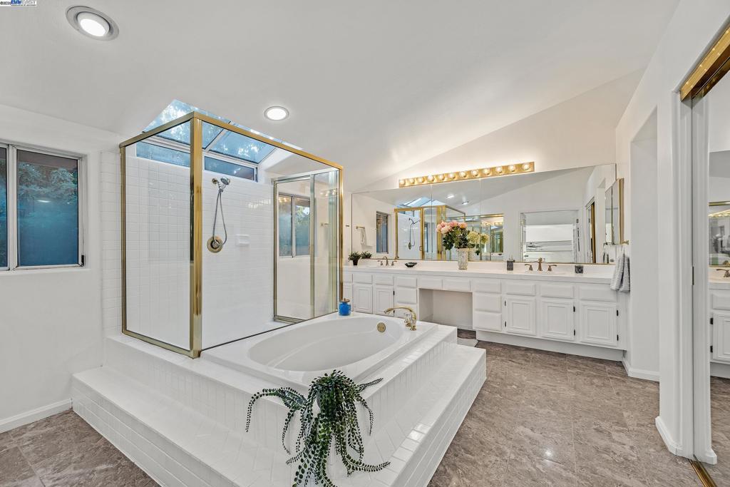 MARINA VISTA - Residential