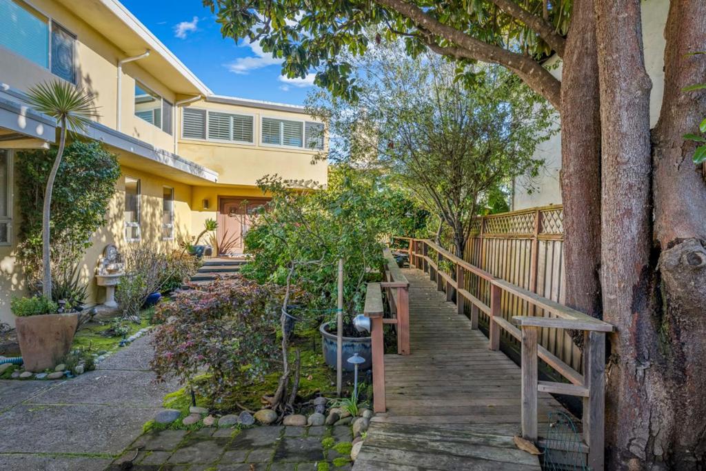 346 Kingsbury Drive