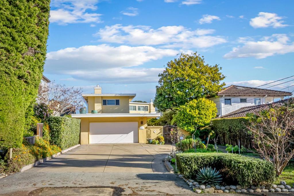 346 Kingsbury Drive