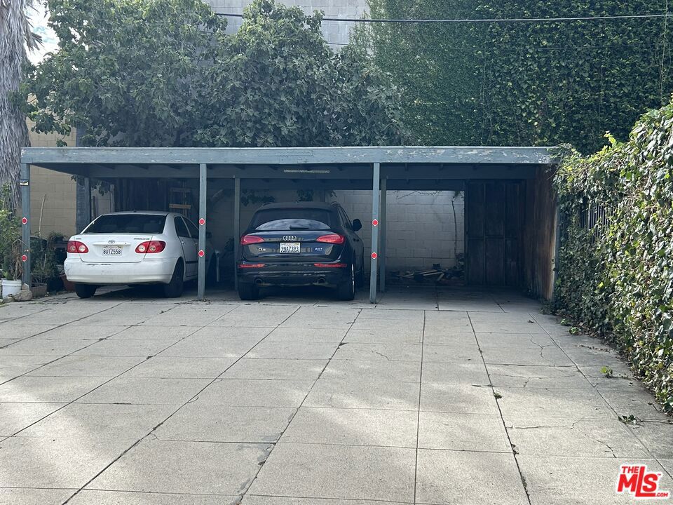 Properties 3 947 S Sycamore Avenue