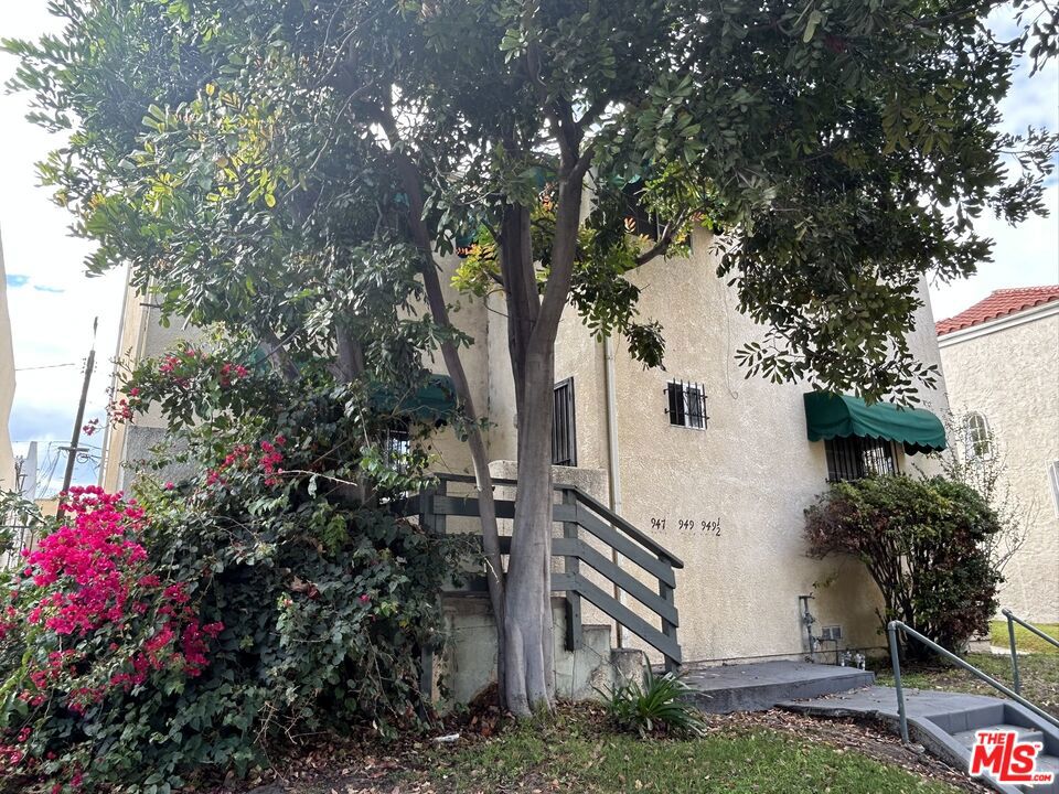 Properties 1 947 S Sycamore Avenue