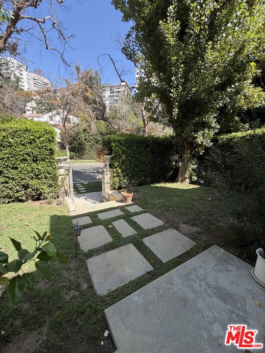 1035 Westholme Avenue