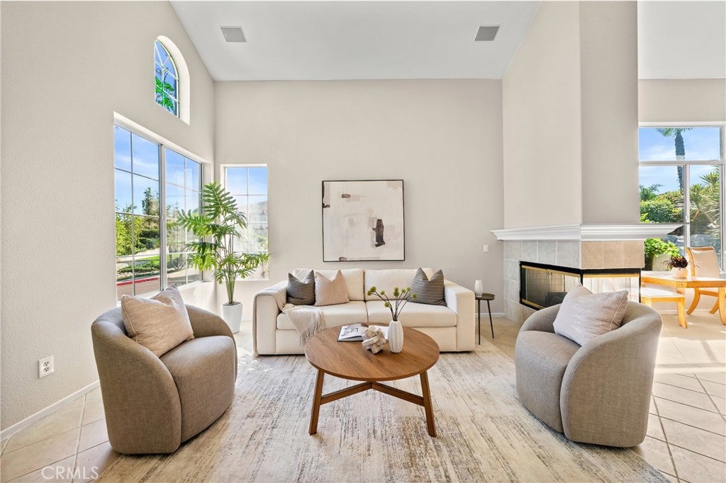 4720 Torrey Pines