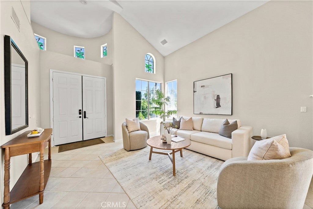 4720 Torrey Pines