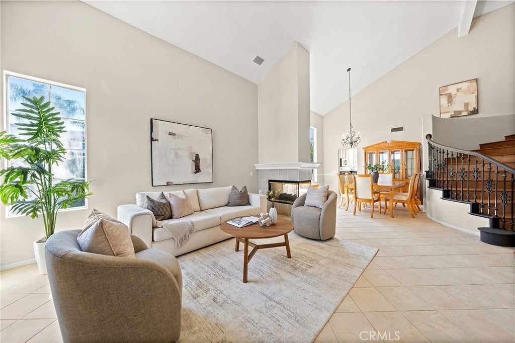 4720 Torrey Pines