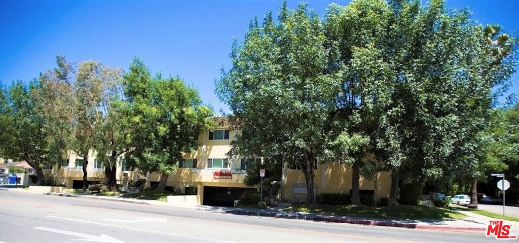 Rare Opportunity to live in this remodeled 1 bedroom + 1 full bath located in the heart of Sherman Oaks, 1 block north of vibrant Ventura Boulevard. This Light and bright open concept floor plan kitchen and living room area. The living room features new laminated flooring through, recessed lights perfect for your relaxing enjoyment. The custom kitchen has been completely remodeled, offering all new appliances, cabinets, and custom counter tops. Get this the property even has your own washer & dryer stackable for your own convenience. We are located 1 block north of Ventura Boulevard on Moorpark Street which offers walking distance to many restaurants and businesses including Sweet Butter Kitchen and the renowned Casa Vega. Ralph'.