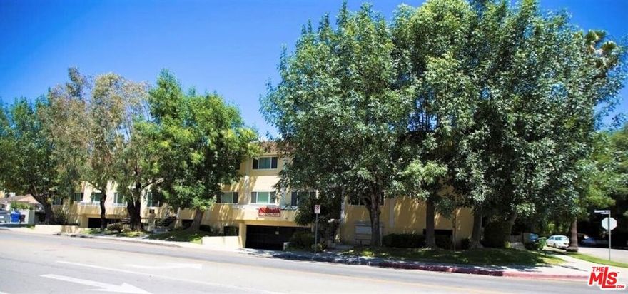 Rare Opportunity to live in this remodeled 1 bedroom + 1 full bath located in the heart of Sherman Oaks, 1 block north of vibrant Ventura Boulevard. This Light and bright open concept floor plan kitchen and living room area. The living room features new laminated flooring through, recessed lights perfect for your relaxing enjoyment. The custom kitchen has been completely remodeled, offering all new appliances, cabinets, and custom counter tops. Get this the property even has your own washer & dryer stackable for your own convenience. We are located 1 block north of Ventura Boulevard on Moorpark Street which offers walking distance to many restaurants and businesses including Sweet Butter Kitchen and the renowned Casa Vega. Ralph'.