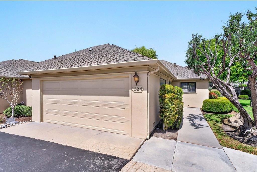 Photo of 112 Nissen Road #4, Salinas, CA 93901 (MLS # ML82043305)