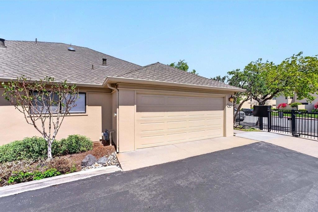 Photo of 112 Nissen Road #4, Salinas, CA 93901 (MLS # ML82043305)