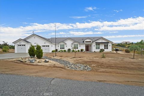 Photo of 41799 Calle Contento, Temecula, CA 92592 (MLS # SW26076536)