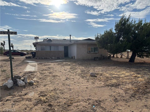 Photo of 15026 RICHMOND Avenue, Victorville, CA 92394 (MLS # HD26159603)