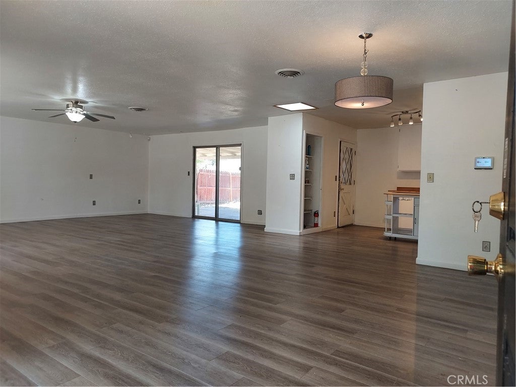 6135 Ridgeview Drive