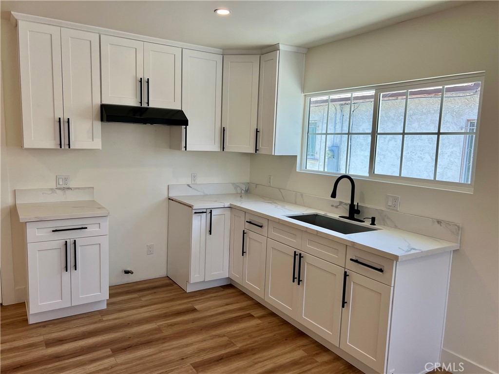 1737 W 65th Place