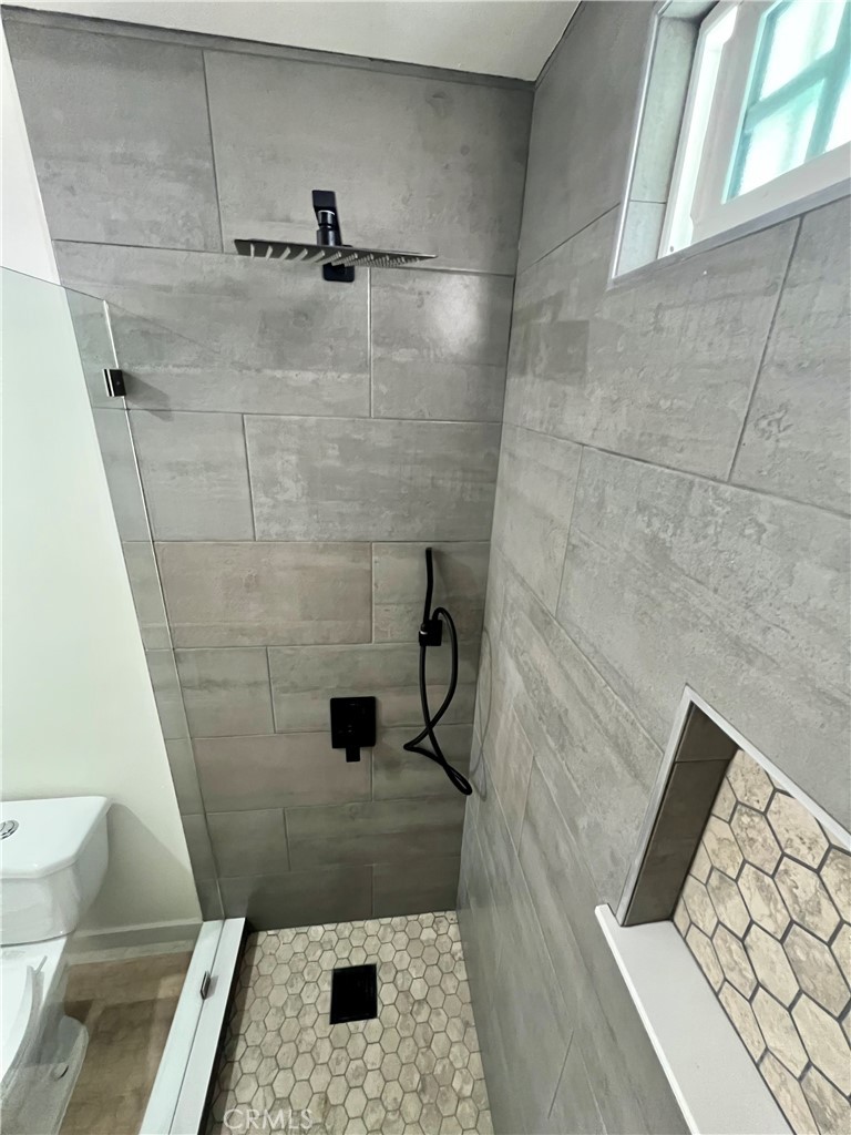 1737 W 65th Place