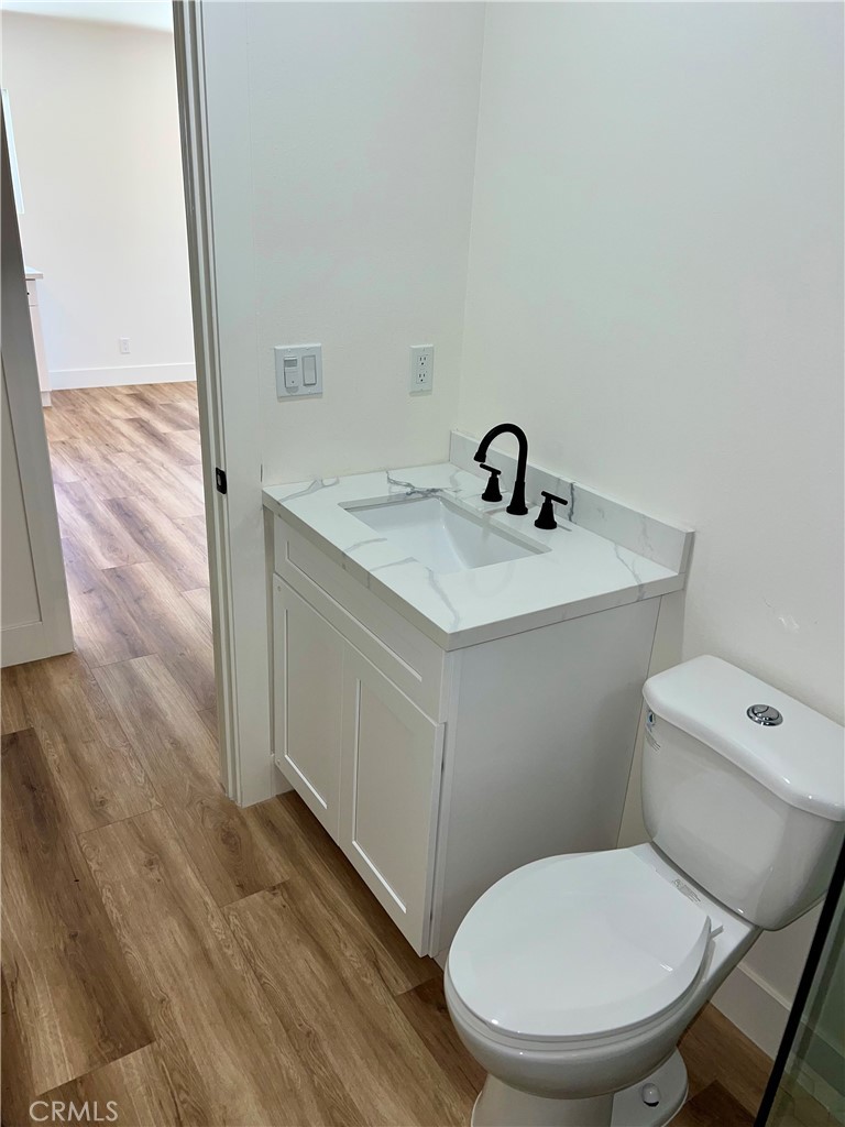 1737 W 65th Place