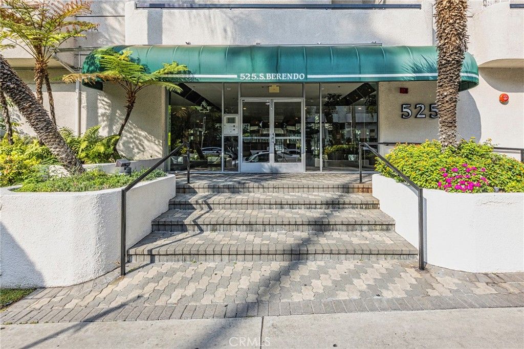 Photo of 525 S Berendo Street #314, Los Angeles, CA 90020 (MLS # PW25250301)