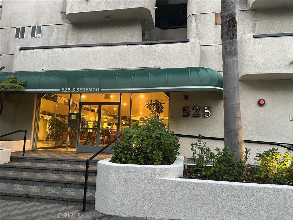 Photo of 525 S Berendo Street #314, Los Angeles, CA 90020 (MLS # PW25250301)