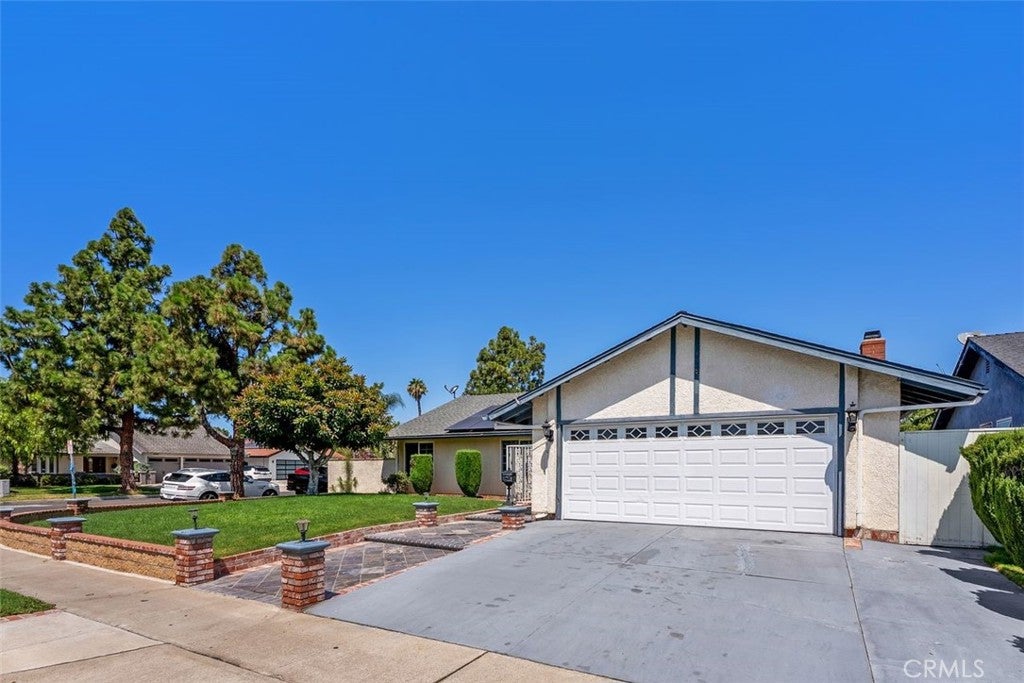 309 W Columbine