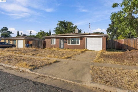 Photo of 1223 W Santa Fe Ave AVE, Merced, CA 95340 (MLS # 41148492)