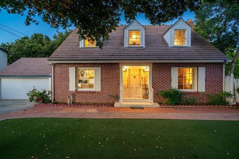 Photo of 17088 Summit Way, Los Gatos, CA 95030 (MLS # ML82045461)